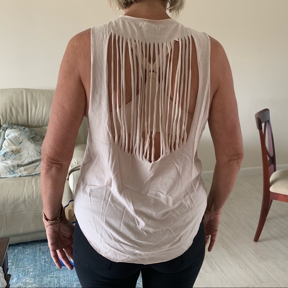 NWT - Adorable sleeveless t-shirt - Picture 4 of 4